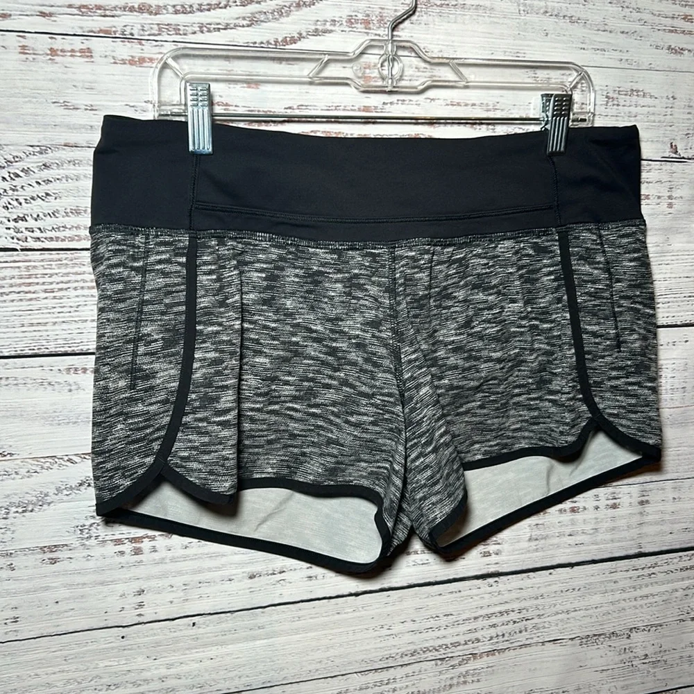 Lululemon Run Times Short *4-way Stretch Dramatic Static White Black Size 10